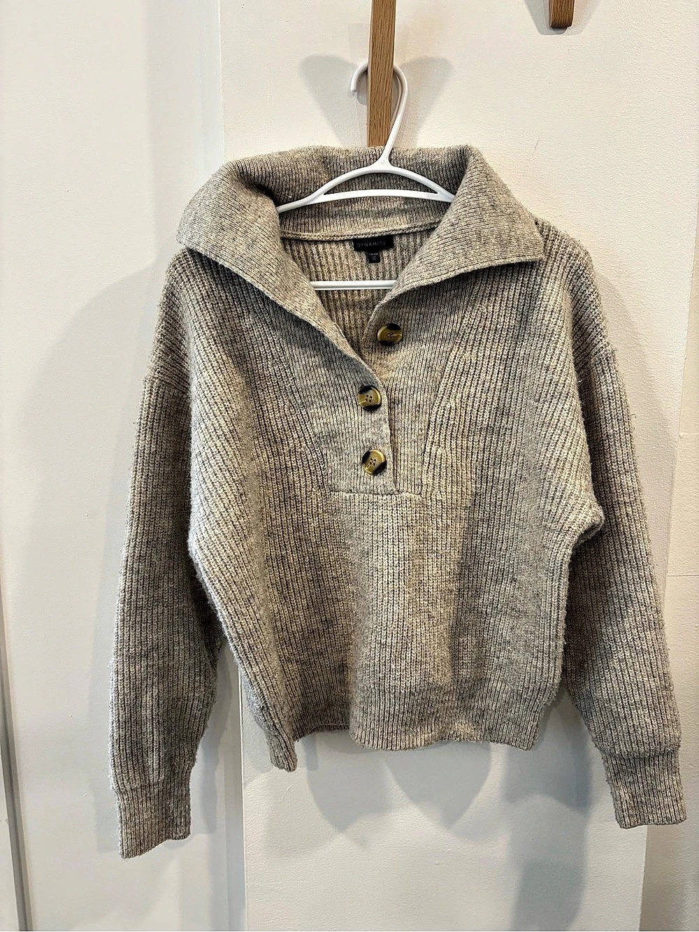 Dynamite Ribbed Collared Sweater in grey like new